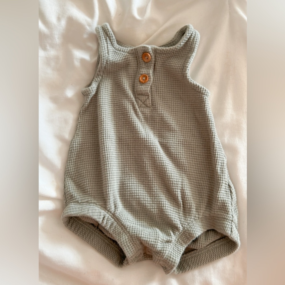 Quincy Mae onsie size 0-3 months
